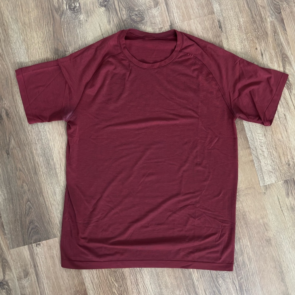 Lululemon Burgundy Men’s Short Sleeve - Size Large